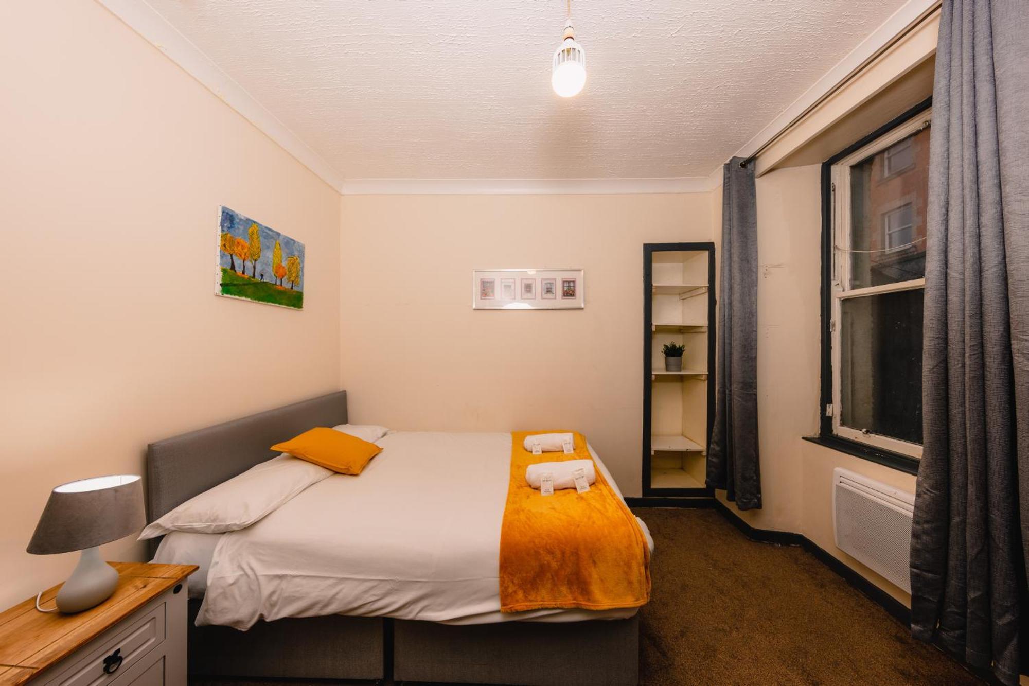 In Old Town, Cozy 4 Bedroom Flat * Édimbourg