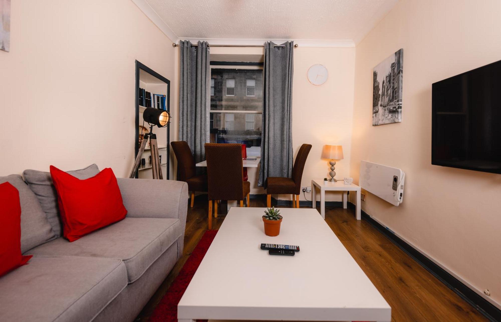Appartement In Old Town, Cozy 4 Bedroom Flat *